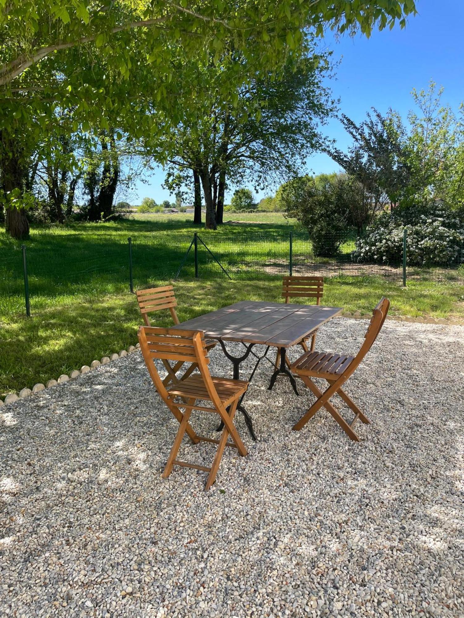 Domaine Des Quatre Terres Villa Lesparre-Médoc Exteriör bild